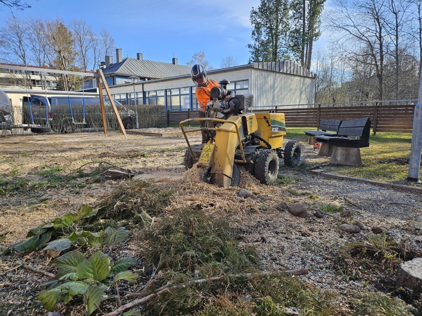 Kantojyrsintä kone työnäytös